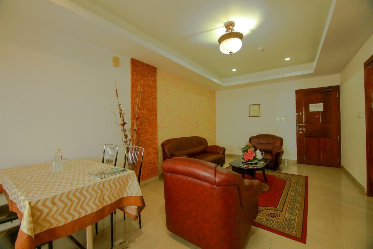 Hotel Meadows International Kizhake Chālakudi Екстериор снимка