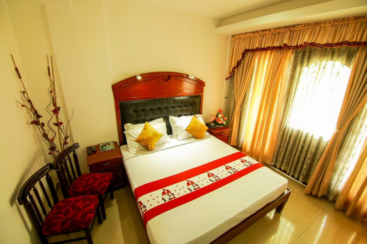 Hotel Meadows International Kizhake Chālakudi Екстериор снимка